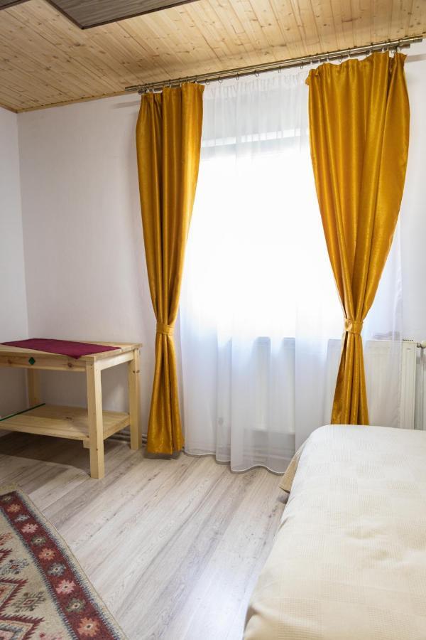 Pensiunea Novac Durau Luaran gambar